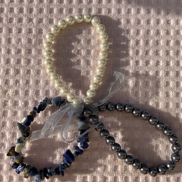 Pretty Set of 3 Grey Faux Pearl, White Faux Pearl & Sodalite Nugget Bracelets - Picture 3 of 4